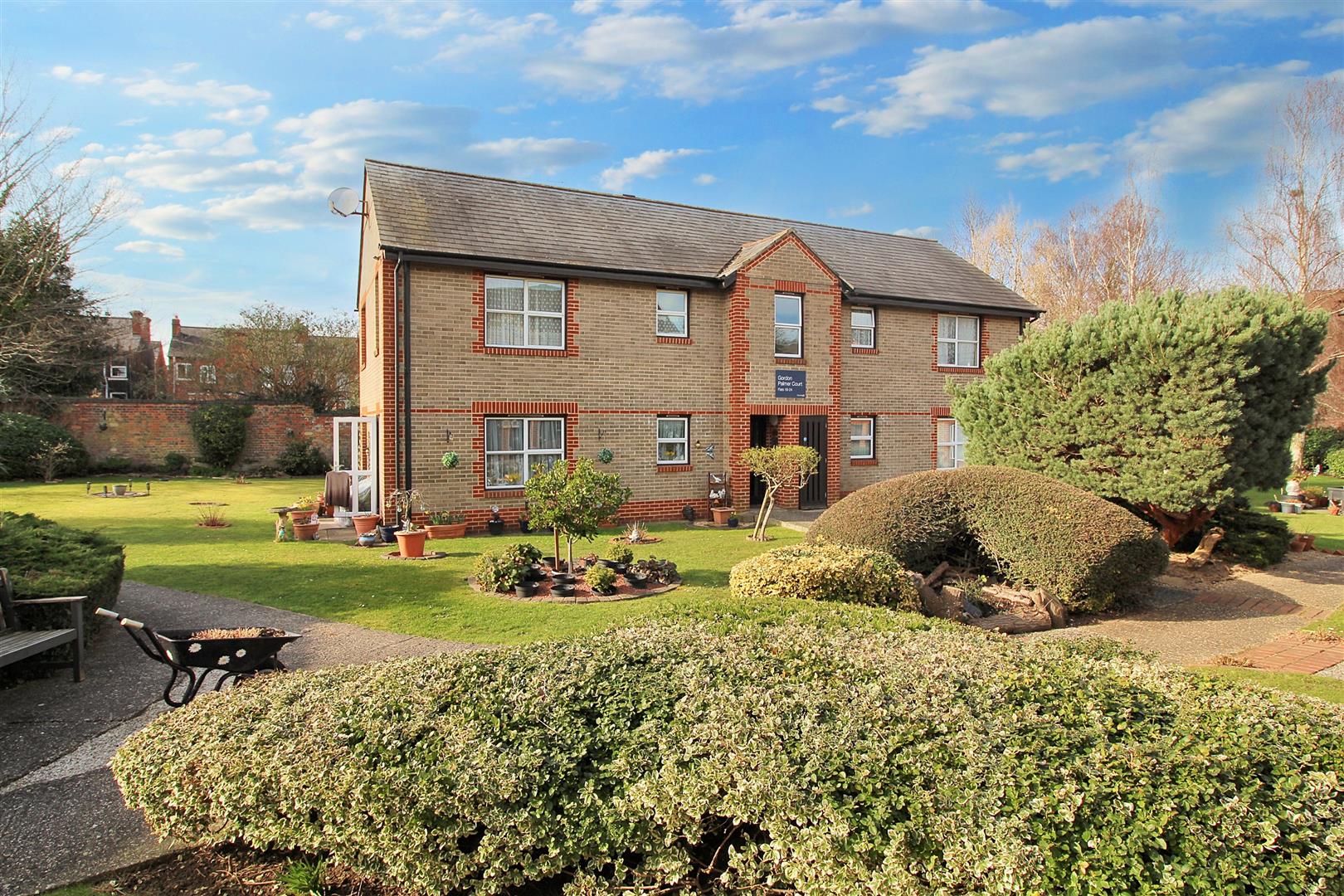 1 bed property in Gordon Palmer Court, Reading